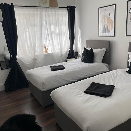 Lovely 2Bedroom 4Mins From Wimbledon Station Londen Buitenkant foto