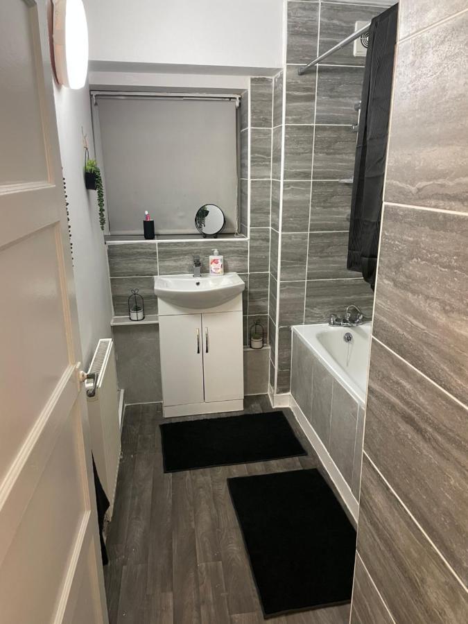 Lovely 2Bedroom 4Mins From Wimbledon Station Londen Buitenkant foto